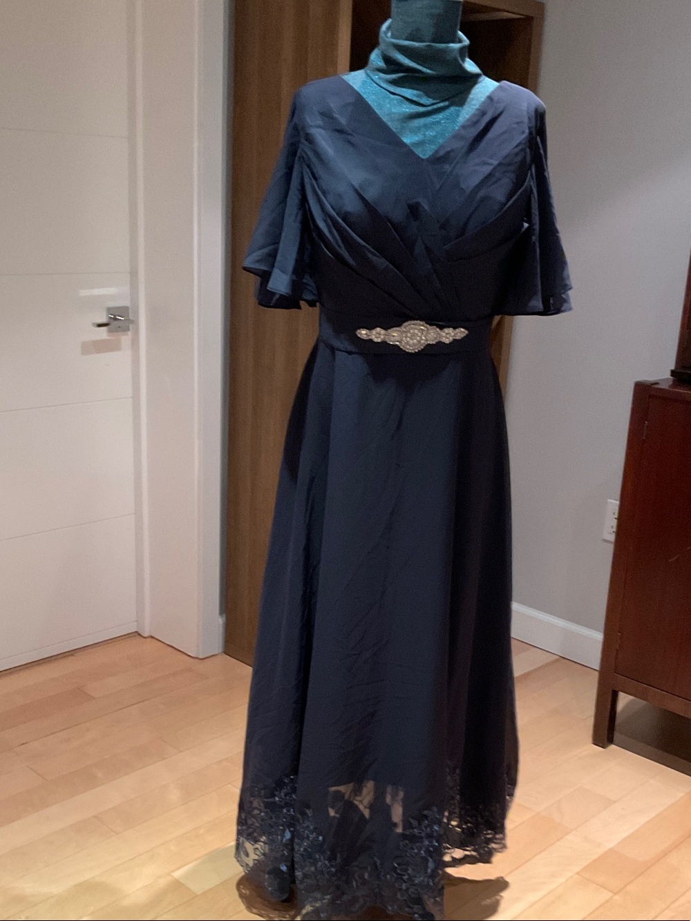 Elegant Navy Blue V-Neck Maxi Dress with Embellished Waist
